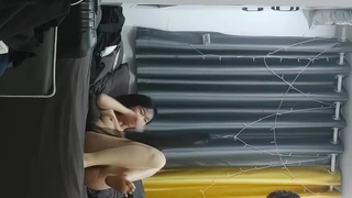 欧美日韩人妻激情-第一次与男友以外的男人在行使中车震!